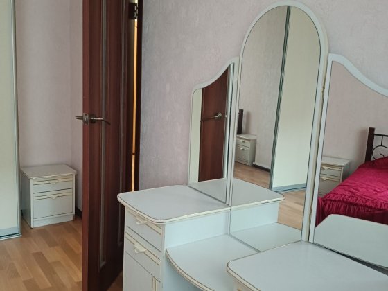 Здається для 1-ї людини Жк- Міністерский комплекс Мінський масив Київ