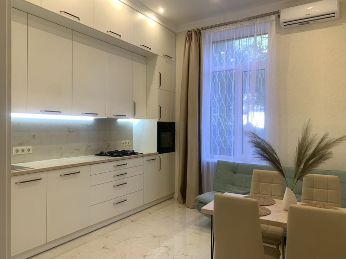 Центр, 3к, царський буд, щойно після ремонту, зарядка  авто, власник - фото 1