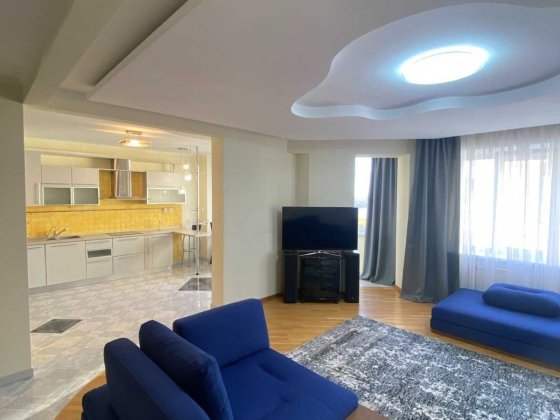 Оренда 3 кімн.студіо Микільсько - Слобідська вулиця, 4В Киев