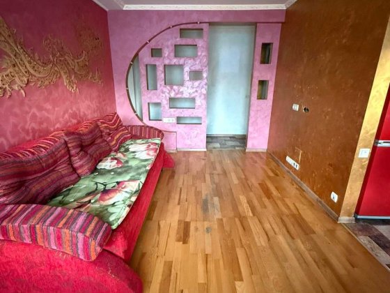 Без %, хозяйка. Квартиру 2 км, 2 эт, газ,  5 мин до метро Голосеево Киев