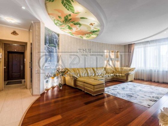 Простора квартира на пр-т Володимира Івасюка 6 Киев