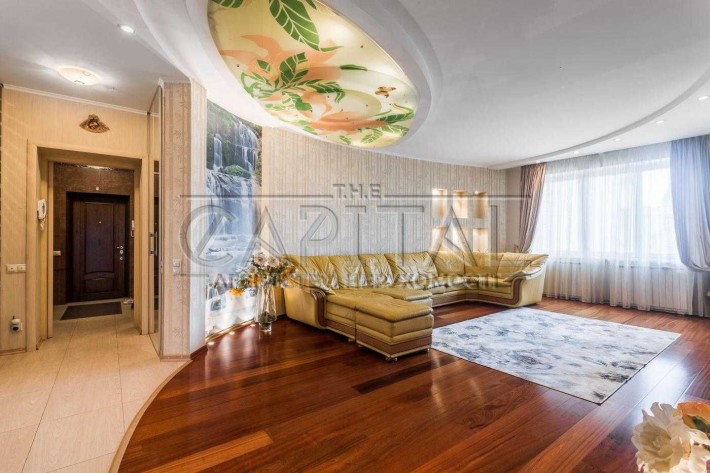 Простора квартира на пр-т Володимира Івасюка 6 - фото 1