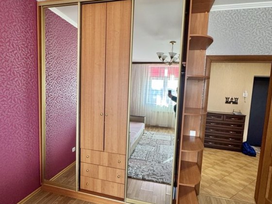 Оренда простороі 1-кімн. 46 м.кв. м.Мінська 10-хв.їзди Київ