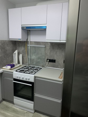 Сдаётся 2х комнатная квартира после ремонта ст.метро Дарница - фото 1