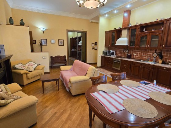 Саксаганського на розі Паньківської, метро Університет. Оренда. Киев