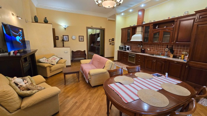 Саксаганського на розі Паньківської, метро Університет. Оренда. - фото 1