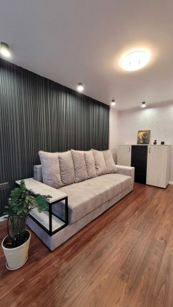 Затишна 1-к. квартира 44м2 з балконом в  ЖК "Республіка" - фото 1