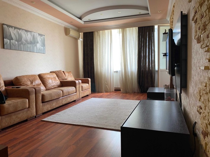 2-кімн. Вишгородська 45/2,  пл.87 м.кв. 9/9 пов.+2 тех. пов., ремонт - фото 1