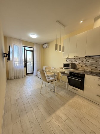 Сдам на долгосрочно видувую квартиру с террасой ЖК Лимнос / 6 Фонтана - фото 1