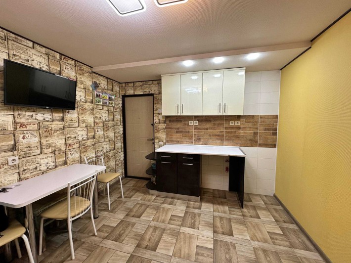 Продам кімнату/гостинку 11,5м2 на Одеській в блоці на дві кімнати - фото 1