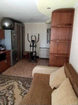 Продам гостинку, кімнату, метро 15 хвилин. - фото 1