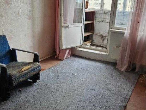 Продам гостинку со своим балконом метро Масельского Харьков