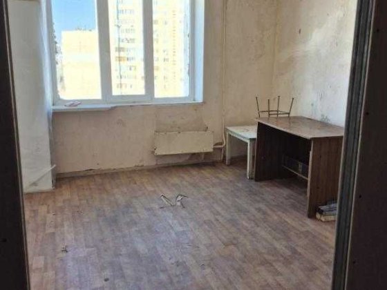 Продаётся хорошая, большая, светлая гостинка в Индустриальном районе. Харьков