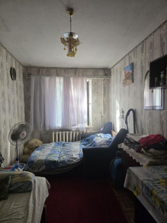 Продам просторную комнату в коммуне на Краснова. (176-421) - фото 1