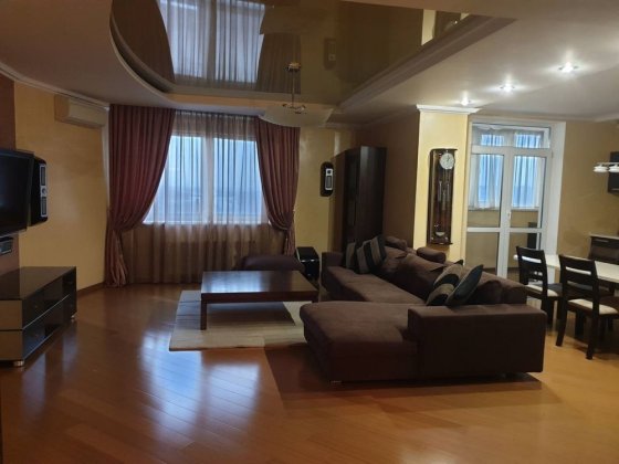 Оренда 4-кімнатної видової квартири, 145 м²  вул. Раїси Окіпної, 10А Киев