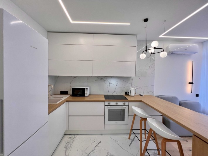 Світла та стильна 1-кім. 41м2 в сучасному ЖК Respublika | Республіка - фото 1