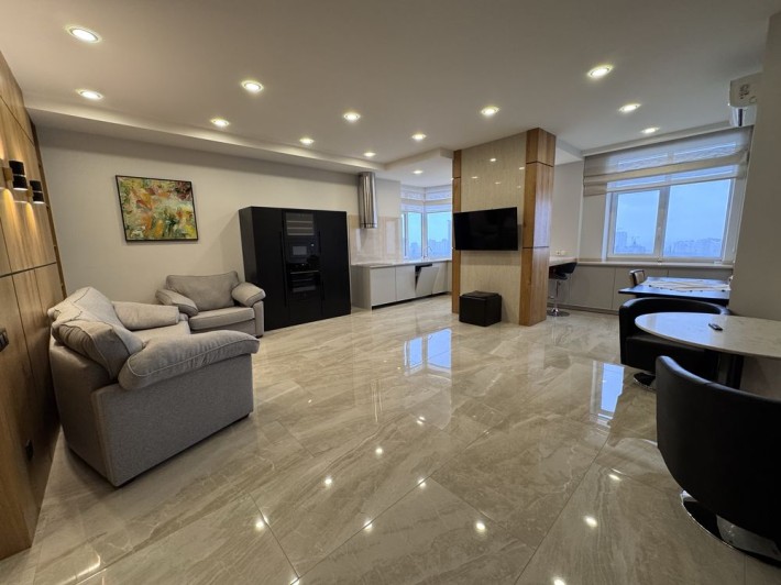 Шикарна квартира в самому центрі Києва. Вид на Олімпійський - фото 1