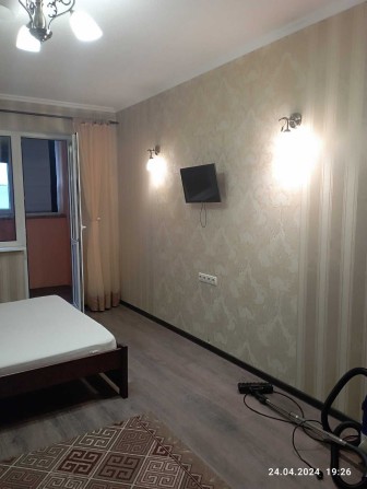 Отличная 1 к квартира ул Харьковское шоссе/ м Харьковская,Позняки - фото 1