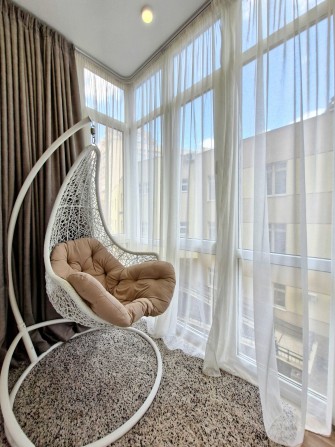 Оренда 1к+ кухня-вітальня в новому будинку! 5 хв. від метро Печерська! - фото 1