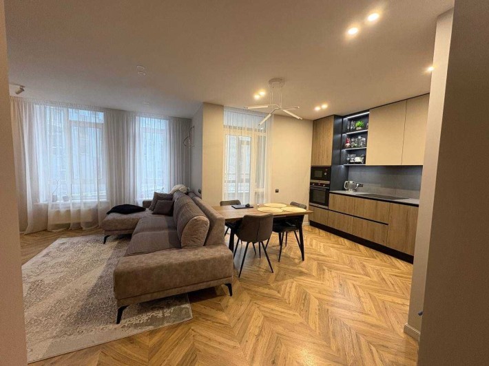 оренда сучасної 3-х кімнатної квартири в ж.к. Республіка - фото 1