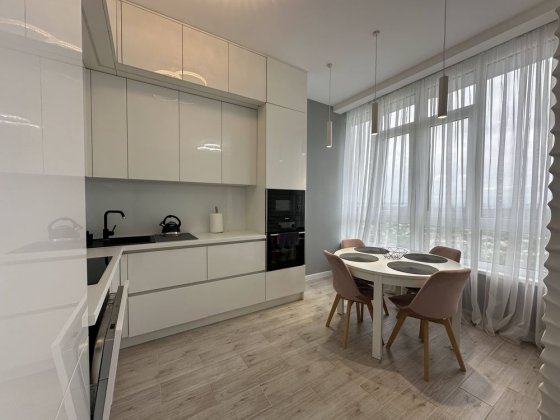 Генератор! Оренда квартири 90м2, вул. Каховська, метро Лівобережна Киев