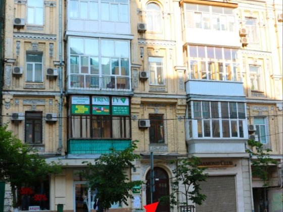 Оренда 2 кімнатної роздільної квартири 90м². Центр. Біля метро. Киев