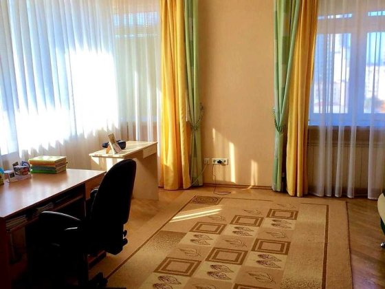 Здається 3-х кімнатна кв, 124 кв.м по вул. Лєскова 1-А 12 поверх Киев