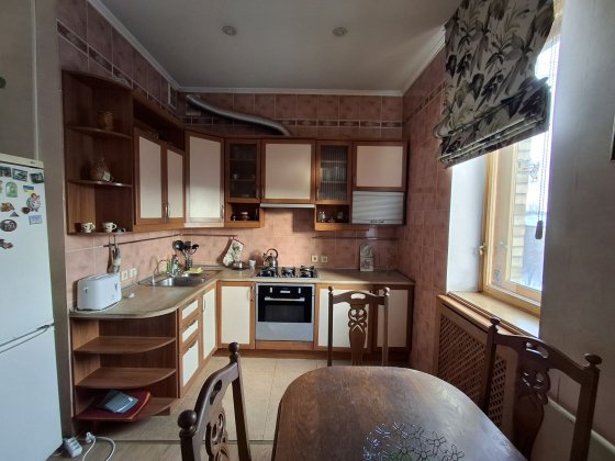 Васильківська вул. 13, 2-кімн Метро Голосіївська, Голосіївський район Київ