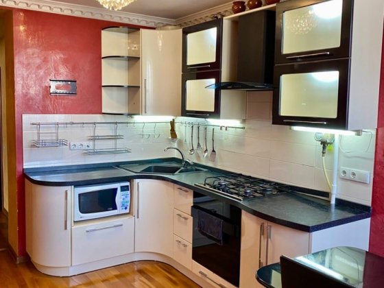 4к квартира, Драгоманова 18, Позняки,гарний стан, газ, 5й поверх. Киев