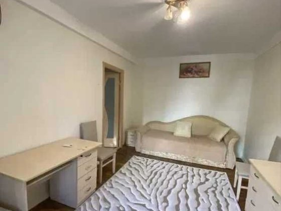 Квартира біля метро Васильківська, є тепло та світло Київ