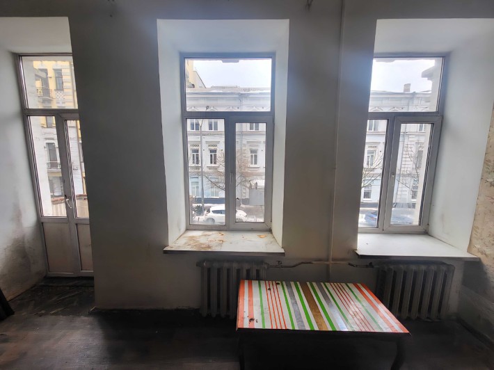 1к. Борисоглібська 9/15, Контрактова, світло не вимикають. Під ремонт. - фото 1