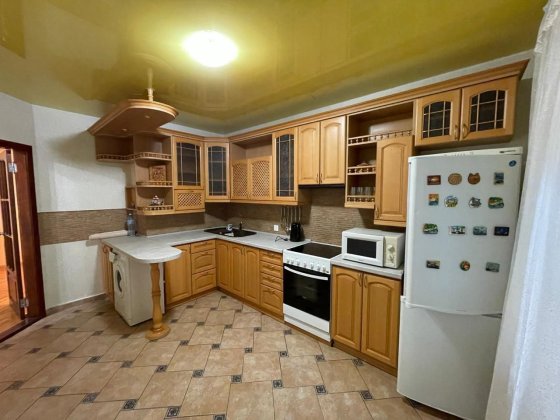 Оренда 3к,біля озера,  Позняки, вул Ревуцького 5. Киев