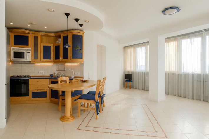 Оренда 3-ої квартири вулиця Бастіонна 15 Газ 3 поверх Печерський Центр - фото 1