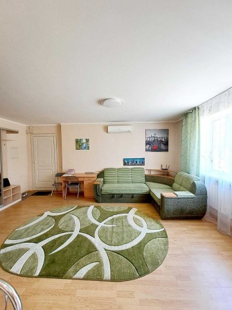 Малишка 19, студія, є ГАЗ, низький поверх, метро Дарниця 10хв пішки - фото 1