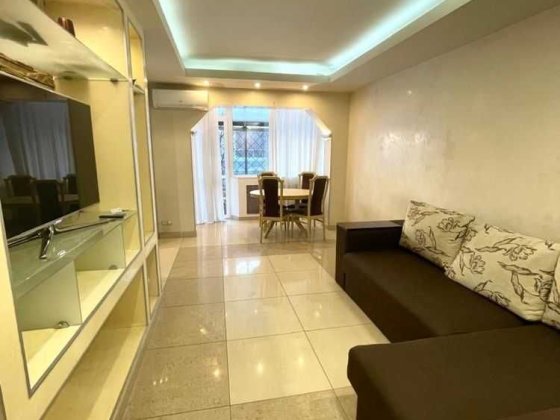 Оренда просторої 3к квартири на 1 поверсі біля м.Либідська Киев