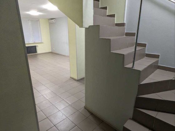 Квартира под офис или жилье на Позняках Киев