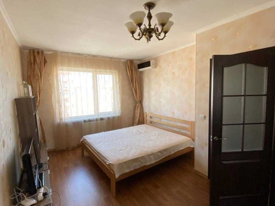 1 к. Гмирі 16, ЖК "Патріотика" м. Позняки 10 хв. пішки. Киев