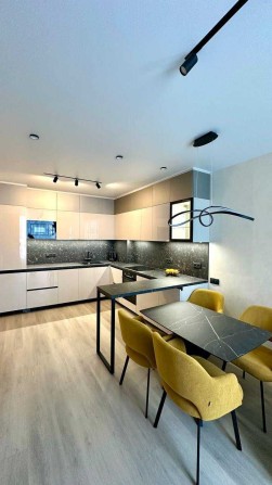 Перша здача, 2-кімн 70м2, дизайнер. рем, ЖК Варшавський, вул. О. Олеся - фото 1