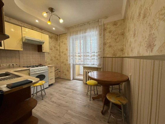 Тепла та затишна 2к квартира в чудовій локації. Поруч метро,ліс,озеро. Київ