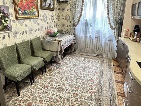 Продаж 3-к квартири  вул. Урлівська 17 Позняки Киев