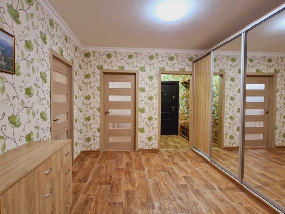 Для ВЕЛИКОЇ СІМ'Ї . Метро Житомирська 4хв пішки. Киев