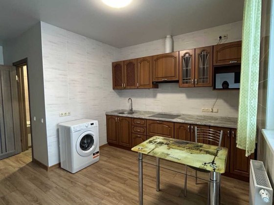 довгострокова оренда 1кімнатноі квартири 2 хв від м. Харківська Київ