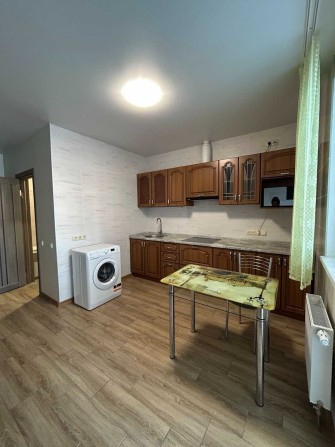 довгострокова оренда 1кімнатноі квартири 2 хв від м. Харківська - фото 1