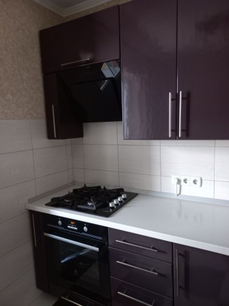 Симиренка 14 Б біля трамваю - фото 1