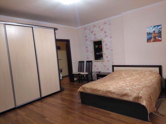 Пчілки 2а, м.Позняки Киев