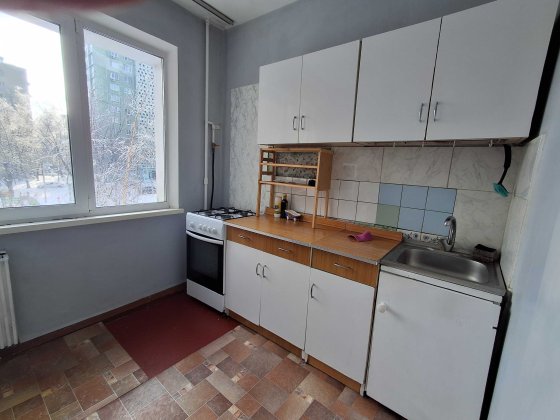 Вул.Гната Юри 6,2к квартира,є газ ,невисокий поверх,можно з тваринкою Киев