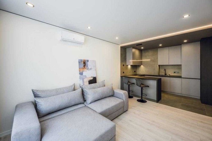 Стильна 1к кв ЖК “Варшавський-2” в. Родини Крістерів Генератор - фото 1