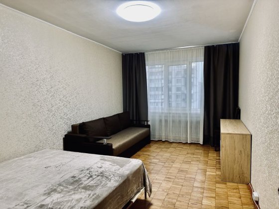 Леся Курбаса, 13 Ліжко, диван простора кухня газ. Дуже тепла квартира. Київ