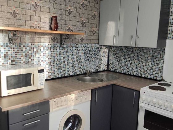 Булаховського 24, світла 1к квартира, м Академ 3 хв Киев