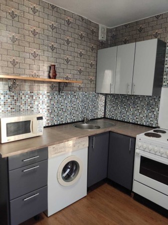 Булаховського 24, світла 1к квартира, м Академ 3 хв - фото 1